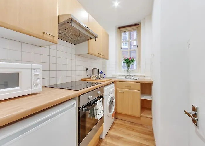 Regent\'S Park Apartment